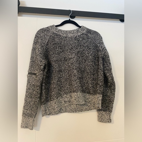 ⚫️ If it were me ⚫️ - black and white cropped sweater - Picture 1 of 2